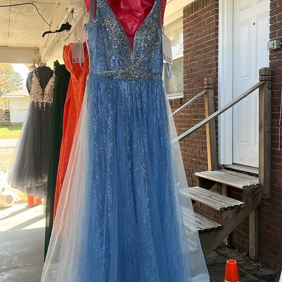 Prom dress - Picture 3 of 3